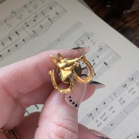 Gold Horse Head Brooch - Picture 7 of 7